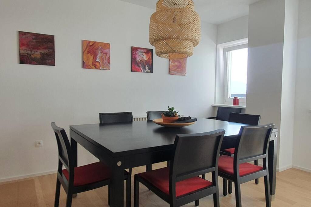 Bird's Eye View 75 - 8th Floor 3br Apt. 100m2 * Goetzis